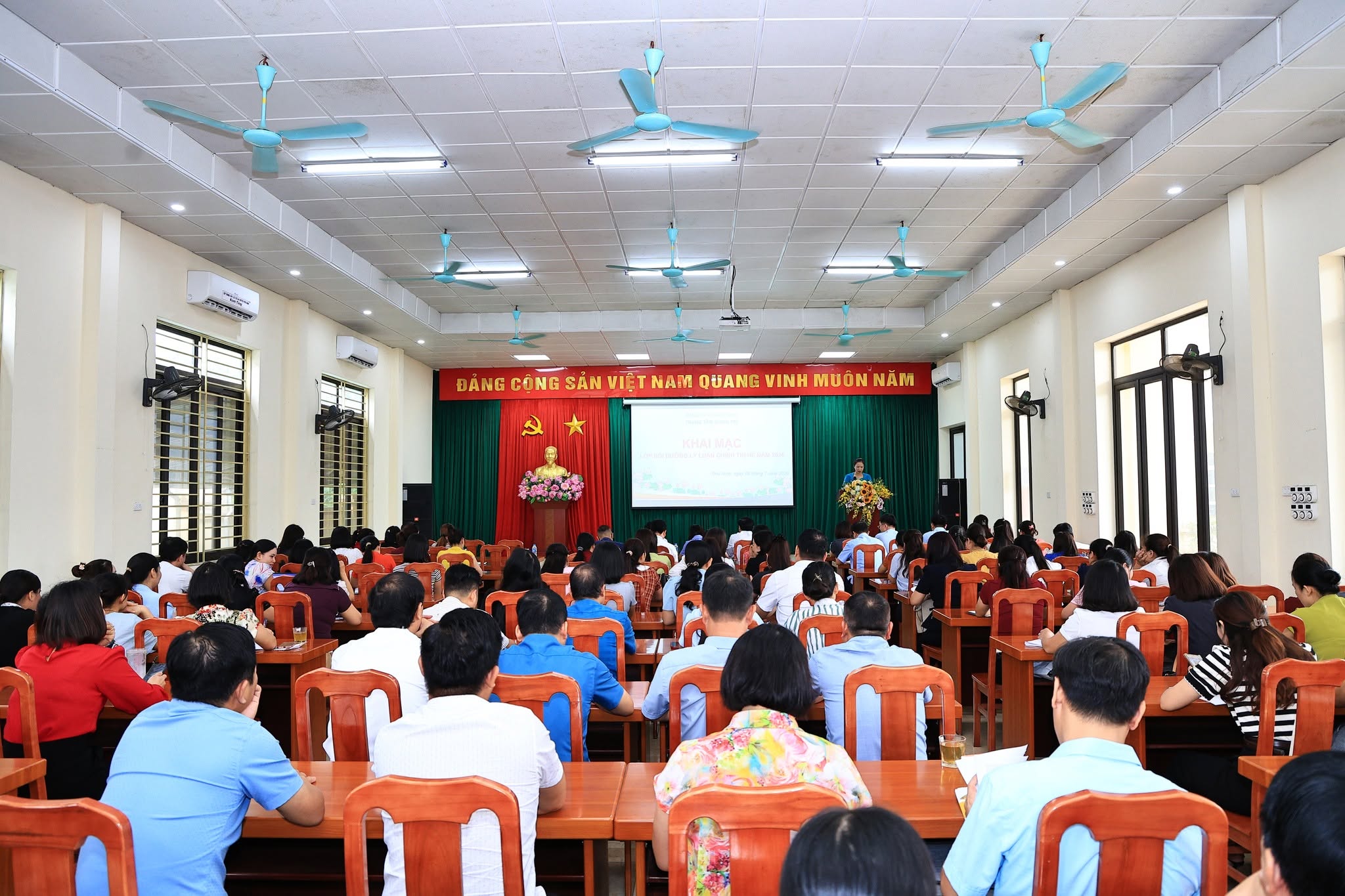 Trung tâm Chính trị xã Phù Ninh tổ chức Lễ khai giảng lớp bồi dưỡng lý luận chính trị hè năm 2026
