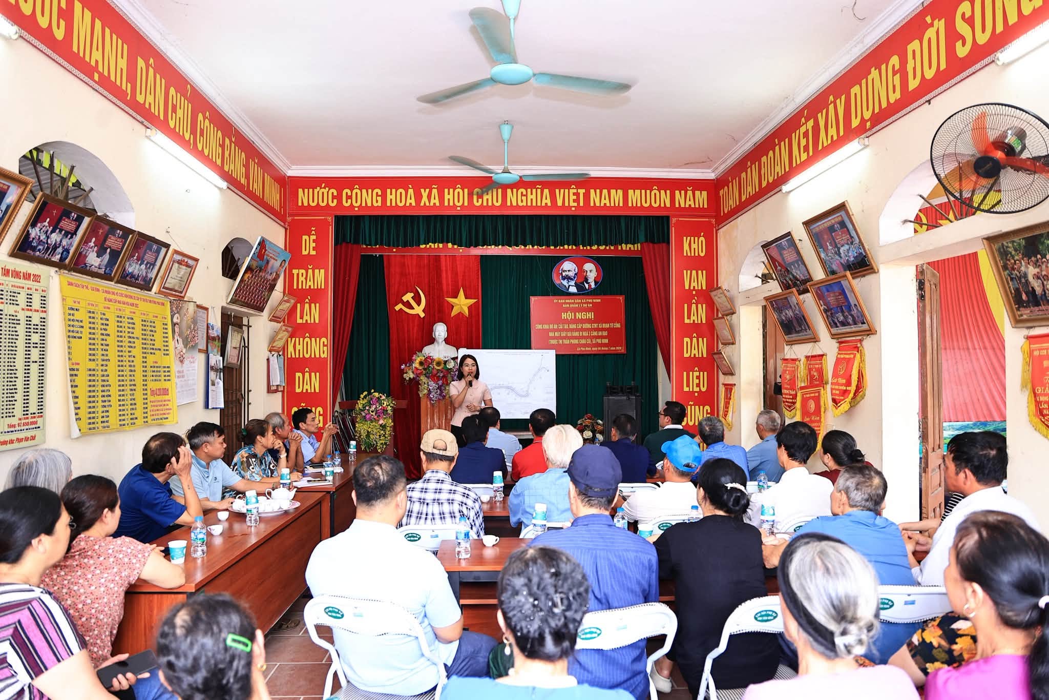 Hội nghị công khai thông tin dự án : Cải tạo, nâng cấp tuyến đường GTNT xã đoạn từ Cổng nhà máy Giấy Bãi Bằng đi ngã 3 cảng An Đạo ( Thuộc thị trấn Phong Châu cũ) xã Phù Ninh.
