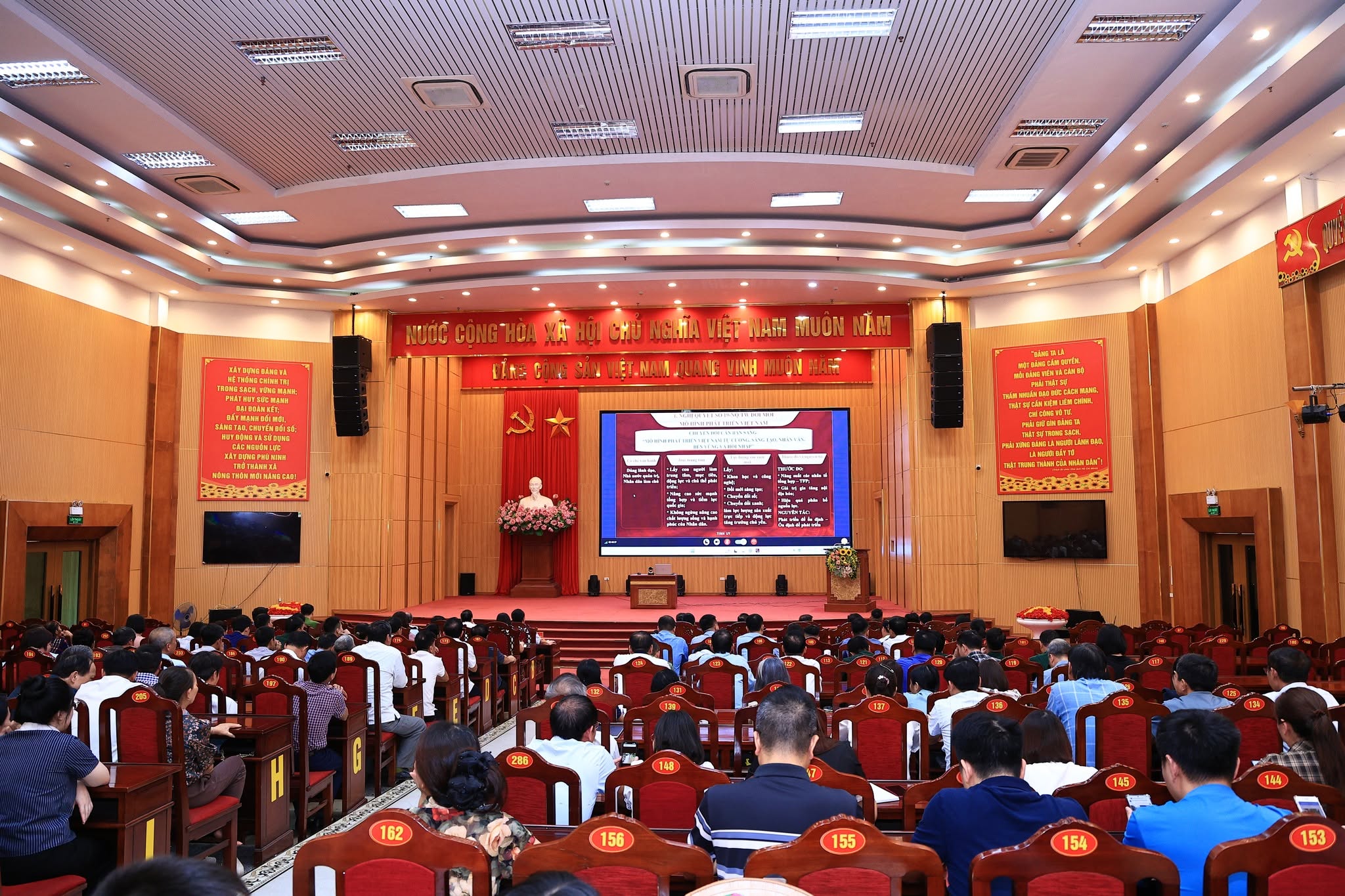 Phù Ninh tham dự hội nghị nghiên cứu, quán triệt, tuyên truyền và triển khai thực hiện Nghị quyết Hội nghị lần thứ Ba, Ban chấp hành Trung ương Đảng khoá XIV