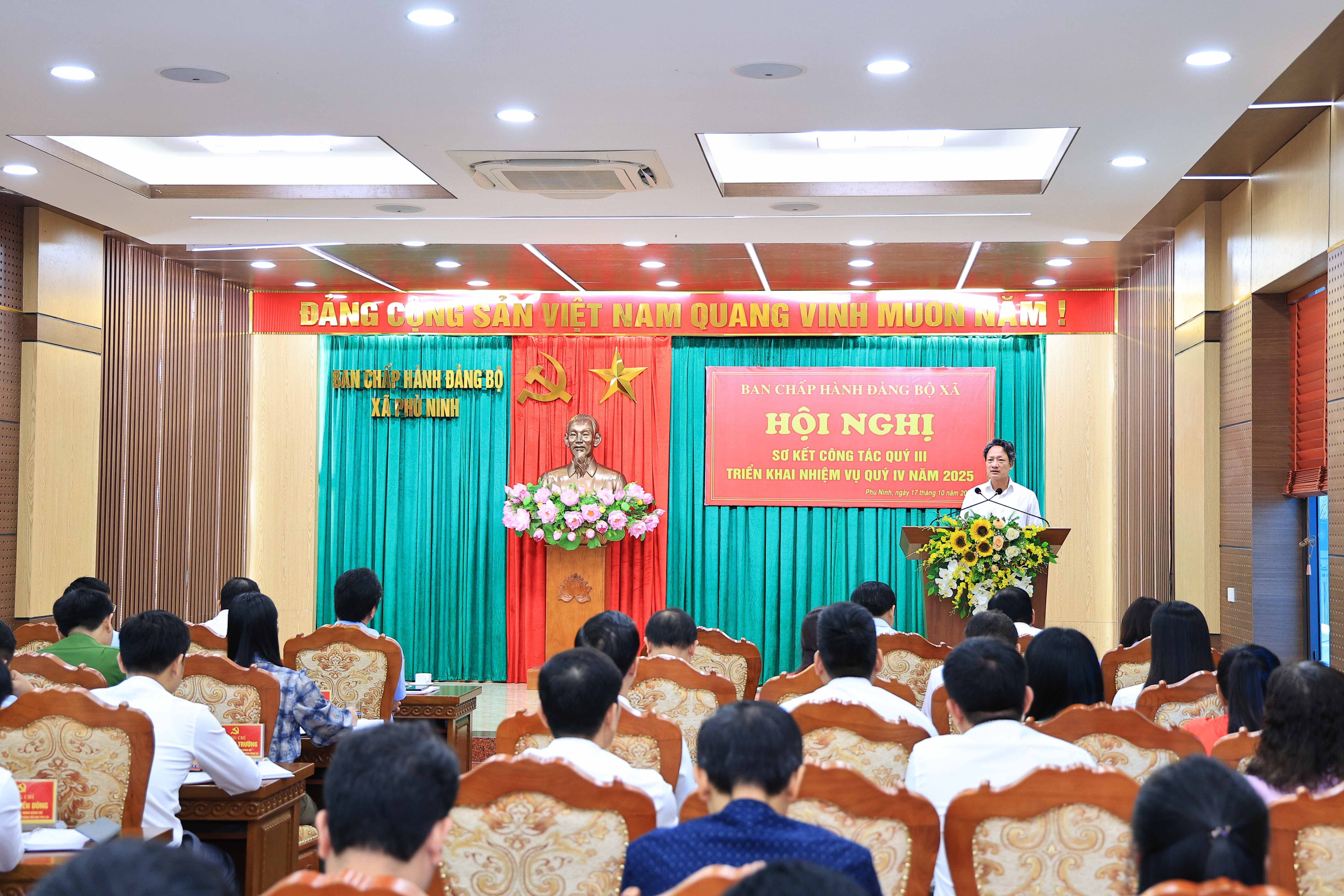 Hội nghị BCH Đảng bộ xã lần thứ 4, khóa I, nhiệm kỳ 2025 – 2030 đánh giá kết quả công tác quý III, triển khai nhiệm vụ trọng tâm quý IV năm 2025.