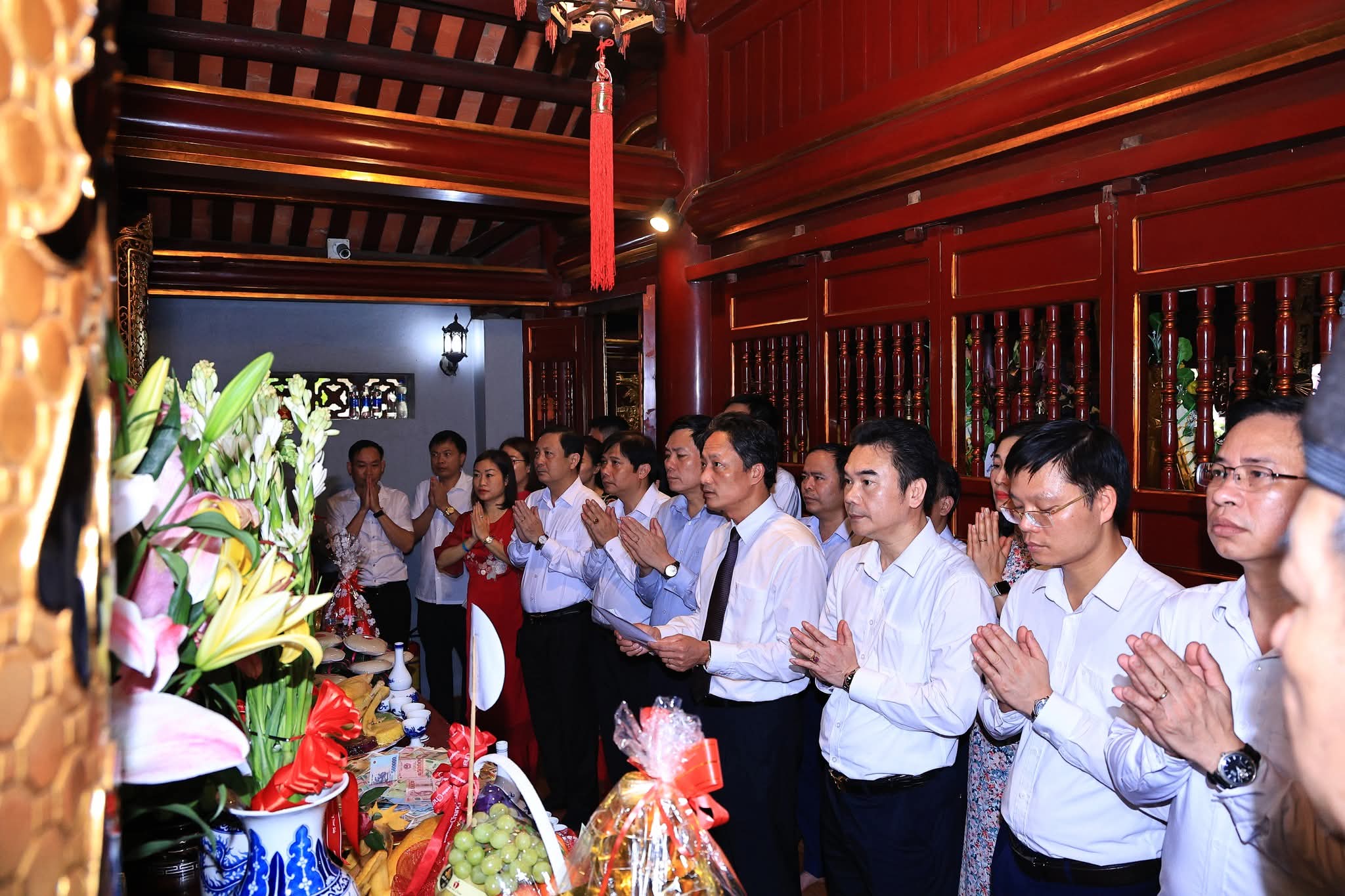 Xã Phù Ninh dâng hương tưởng niệm các Vua Hùng.