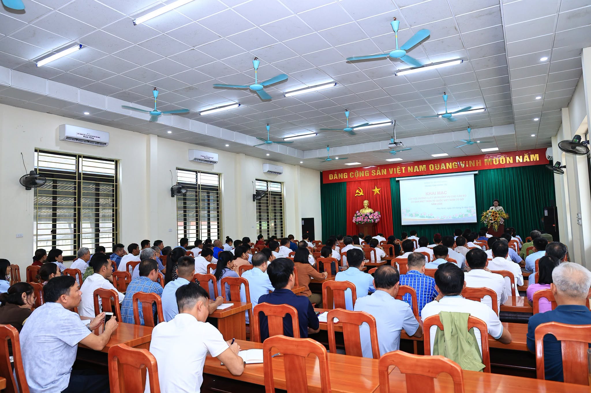 TRUNG TÂM CHÍNH TRỊ XÃ PHÙ NINH KHAI GIẢNG LỚP BỒI DƯỠNG LÝ LUẬN CHÍNH TRỊ VÀ CHUYÊN MÔN NGHIỆP VỤ CHO CÁN BỘ MẶT TRẬN TỔ QUỐC CƠ SỞ NĂM 2026.