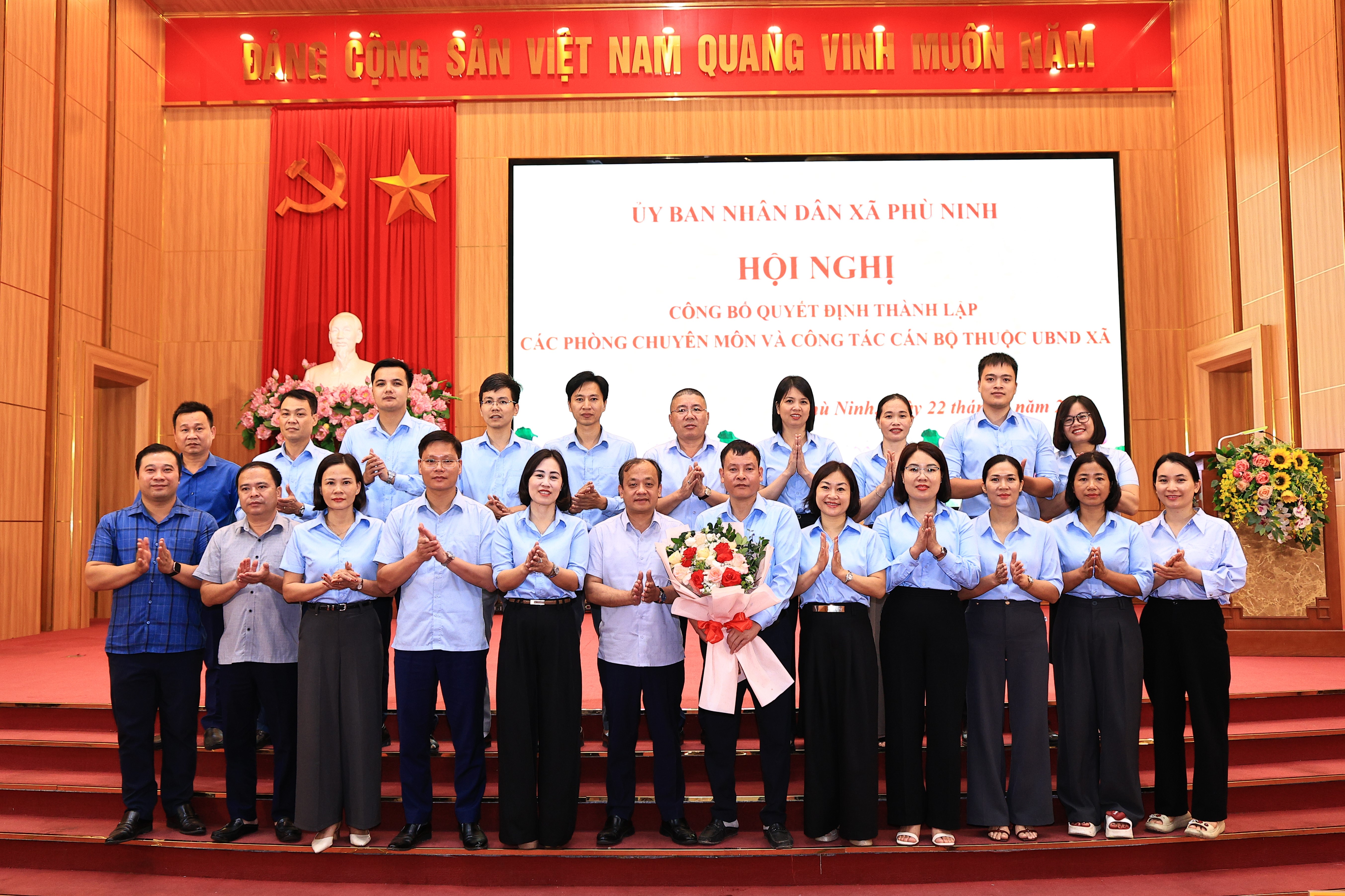 Hội nghị công bố Quyết định về việc thành lập phòng chuyên môn và công tác cán bộ.