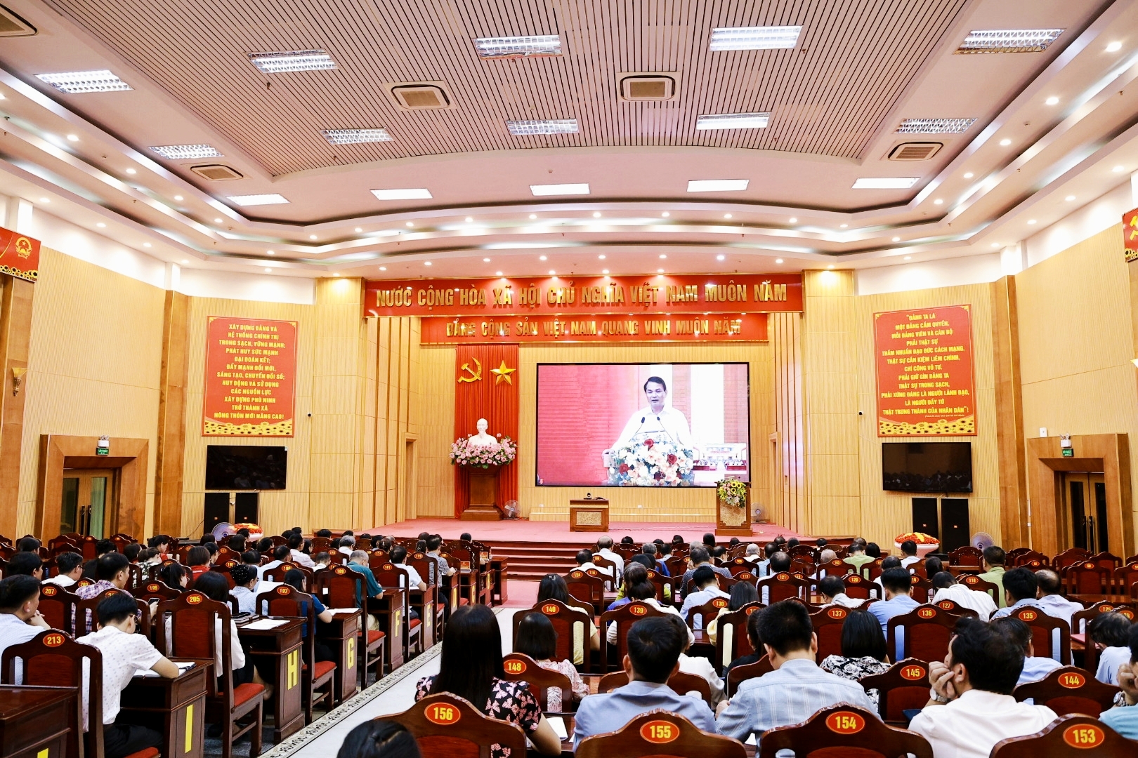 XÃ PHÙ NINH THAM DỰ HỘI NGHỊ TRỰC TUYẾN QUÁN TRIỆT KẾT QUẢ HỘI NGHỊ LẦN THỨ 12, BAN CHẤP HÀNH TRUNG ƯƠNG KHOÁ XIII.