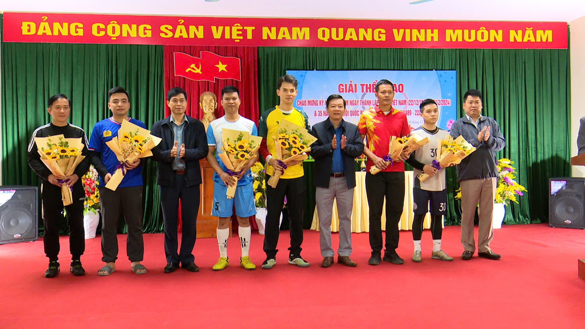 Phù Ninh: Khai mạc giải bóng đá nam chào mừng kỷ niệm 80 năm ngày thành lập Quân đội nhân dân Việt Nam và 35 năm Ngày hội Quốc phòng toàn dân