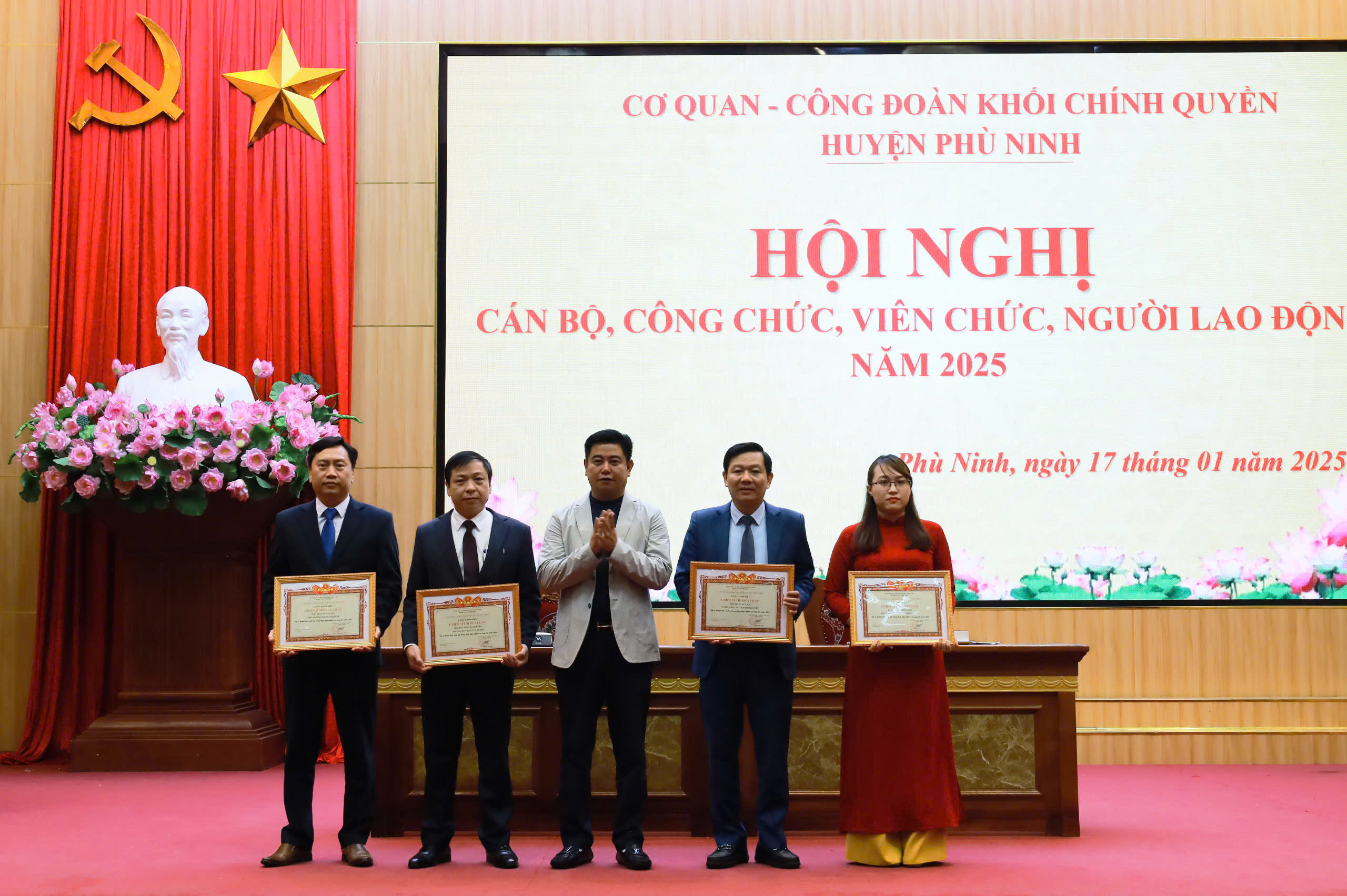 Cơ quan khối Chính quyền huyện tổ chức hội nghị cán bộ, công chức, viên chức, người lao động năm 2025