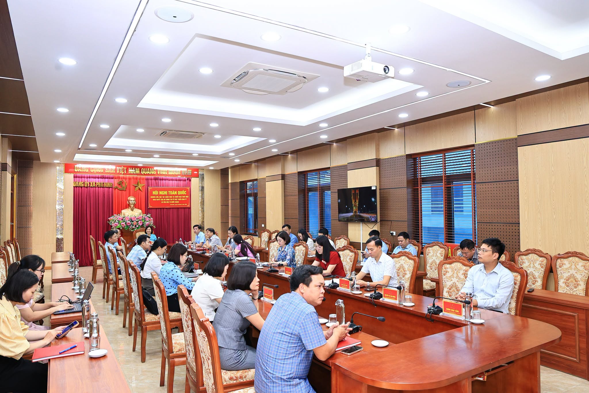 HỘI NGHỊ TOÀN QUỐC NGHIÊN CỨU, HỌC TẬP, QUÁN TRIỆT VÀ TRIỂN KHAI THỰC HIỆN NGHỊ QUYẾT SỐ 10-NQ/TW