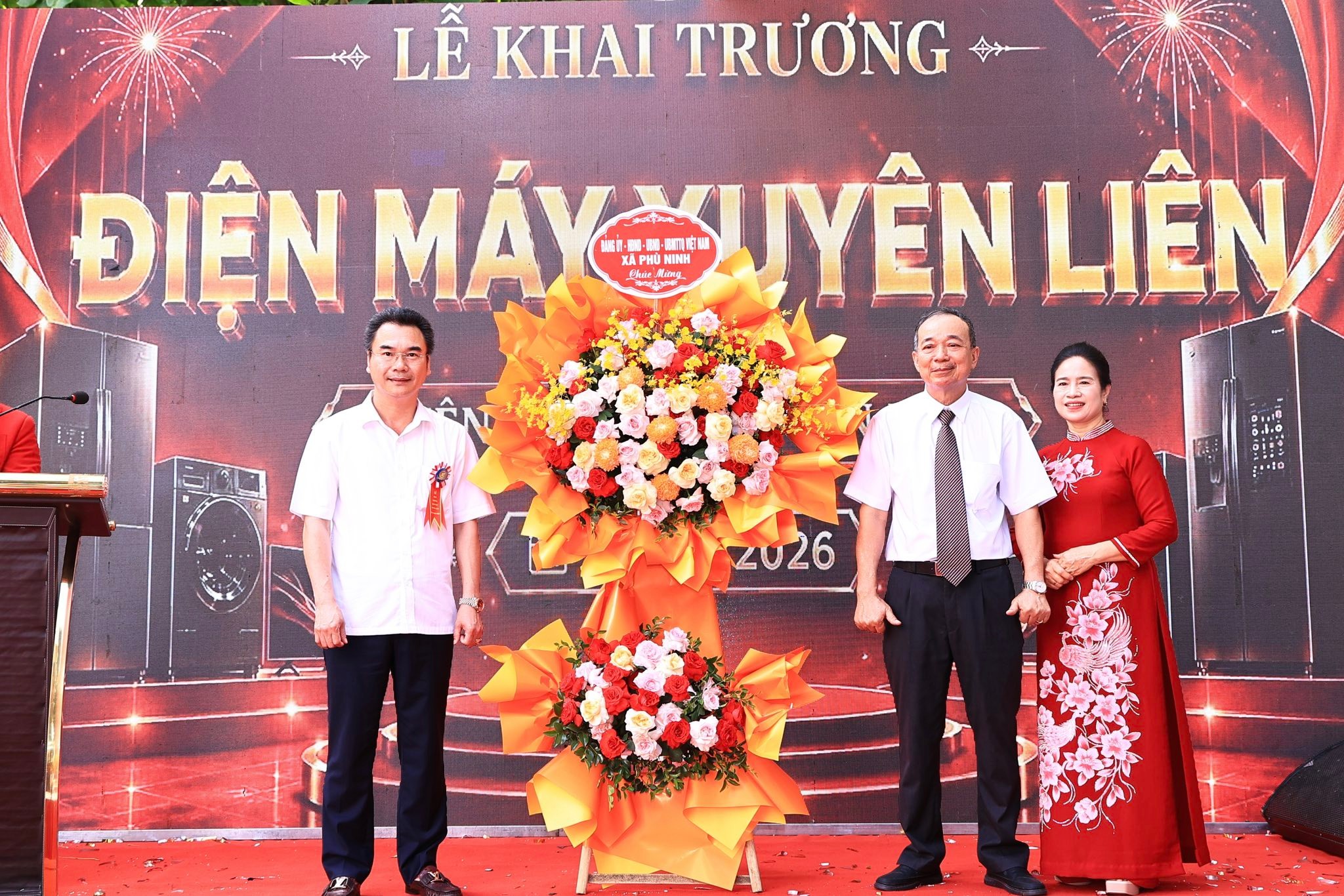 20 hộ nghèo nhận quà nhân dịp kỷ niệm 40 năm thành lập Công ty TNHH điện tử Xuyên Liên