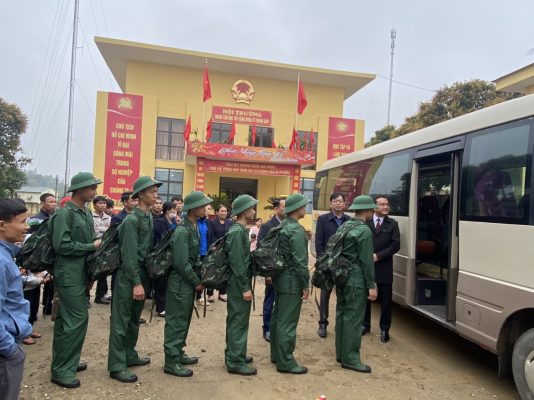 Các địa phương trên địa bàn huyện Phù Ninh tổ chức gặp mặt và tiễn tân binh lên đường nhập ngũ thực hiện nghĩa vụ quân sự và nghĩa vụ công an nhân dân năm 2024