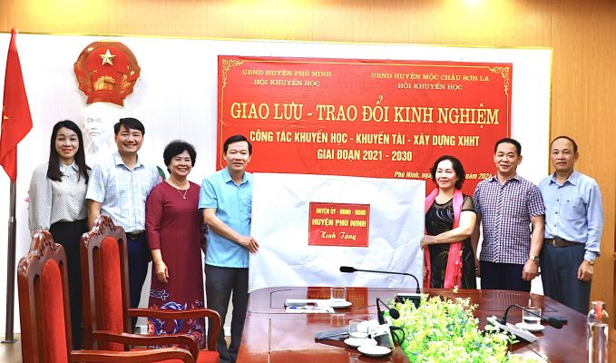 Hội Khuyến học huyện Mộc Châu, tỉnh Sơn La giao lưu, trao đổi kinh nghiệm về công tác Khuyến học – Khuyến tài – Xây dựng xã hội học tập giai đoạn 2021-2030, tại huyện Phù Ninh