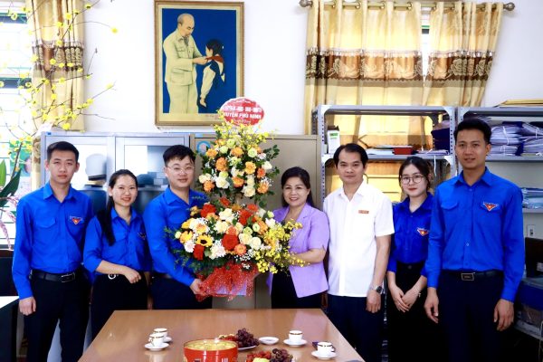 Lãnh đạo huyện Phù Ninh chúc mừng Huyện Đoàn nhân kỷ niệm 93 năm Ngày thành lập Đoàn TNCS Hồ Chí Minh