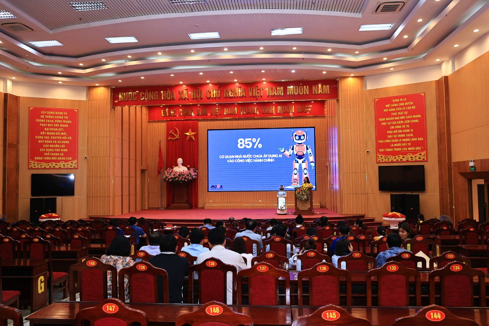 Xã Phù Ninh tập huấn ứng dụng nền tảng quản trị hành chính thông minh tích hợp Trí tuệ nhân tạo AI & Robot Agent