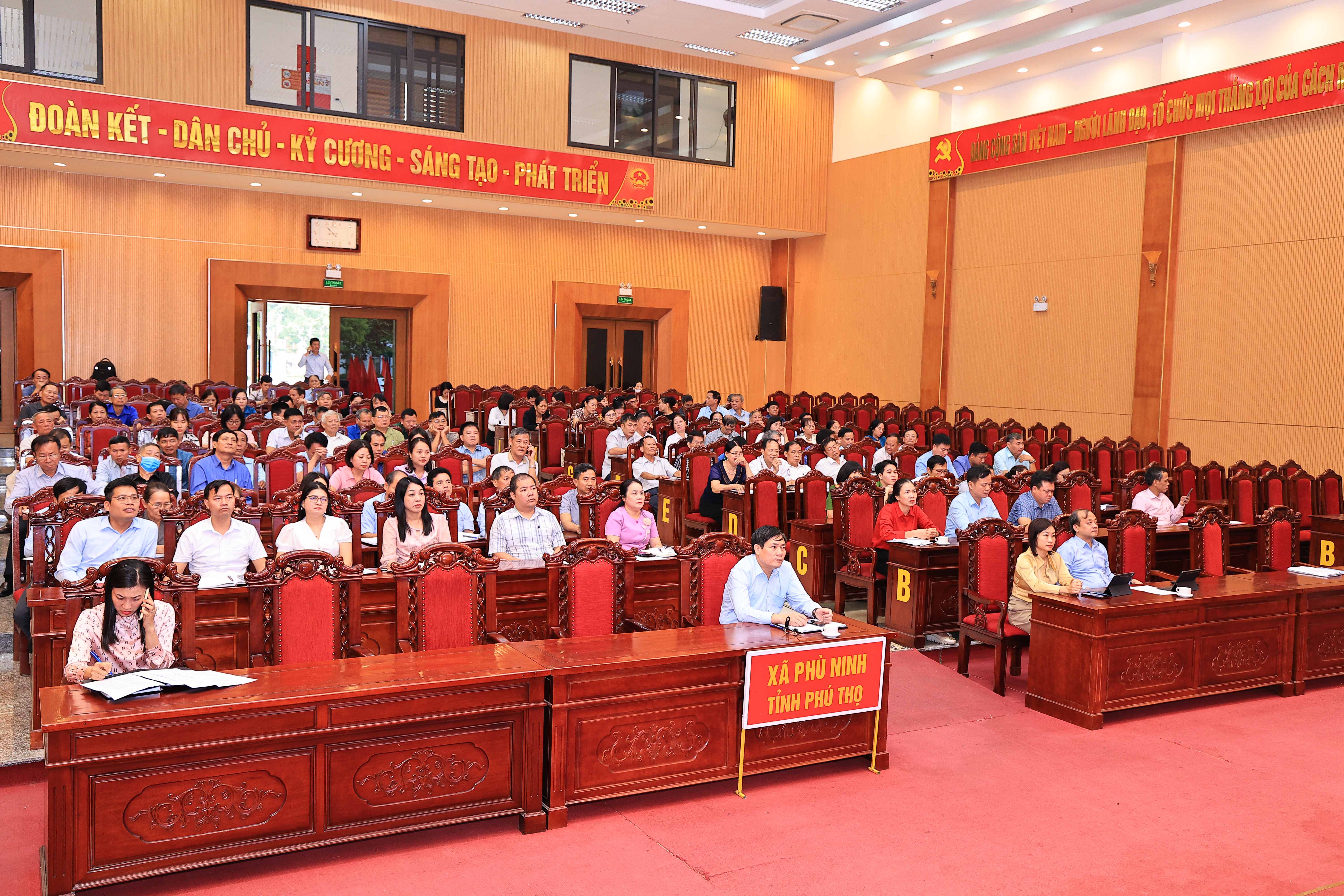 Phù Ninh tham dự tập huấn toàn quốc ứng dụng Sổ tay đảng viên điện tử.