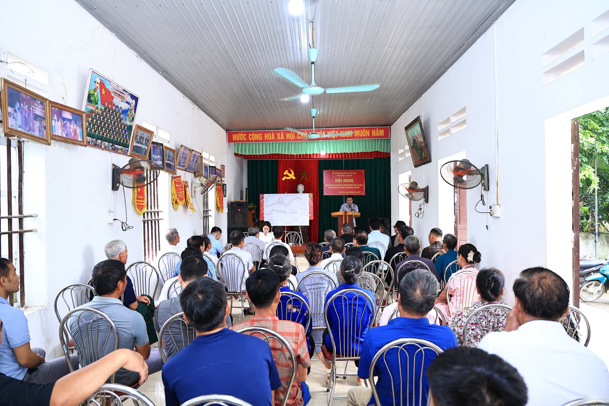 Hội nghị công khai thông tin dự án : Cải tạo, nâng cấp tuyến đường GTNT từ khu 12 đi khu 14 kết nối với đường Âu Cơ thuộc xã Phù Ninh cũ.
