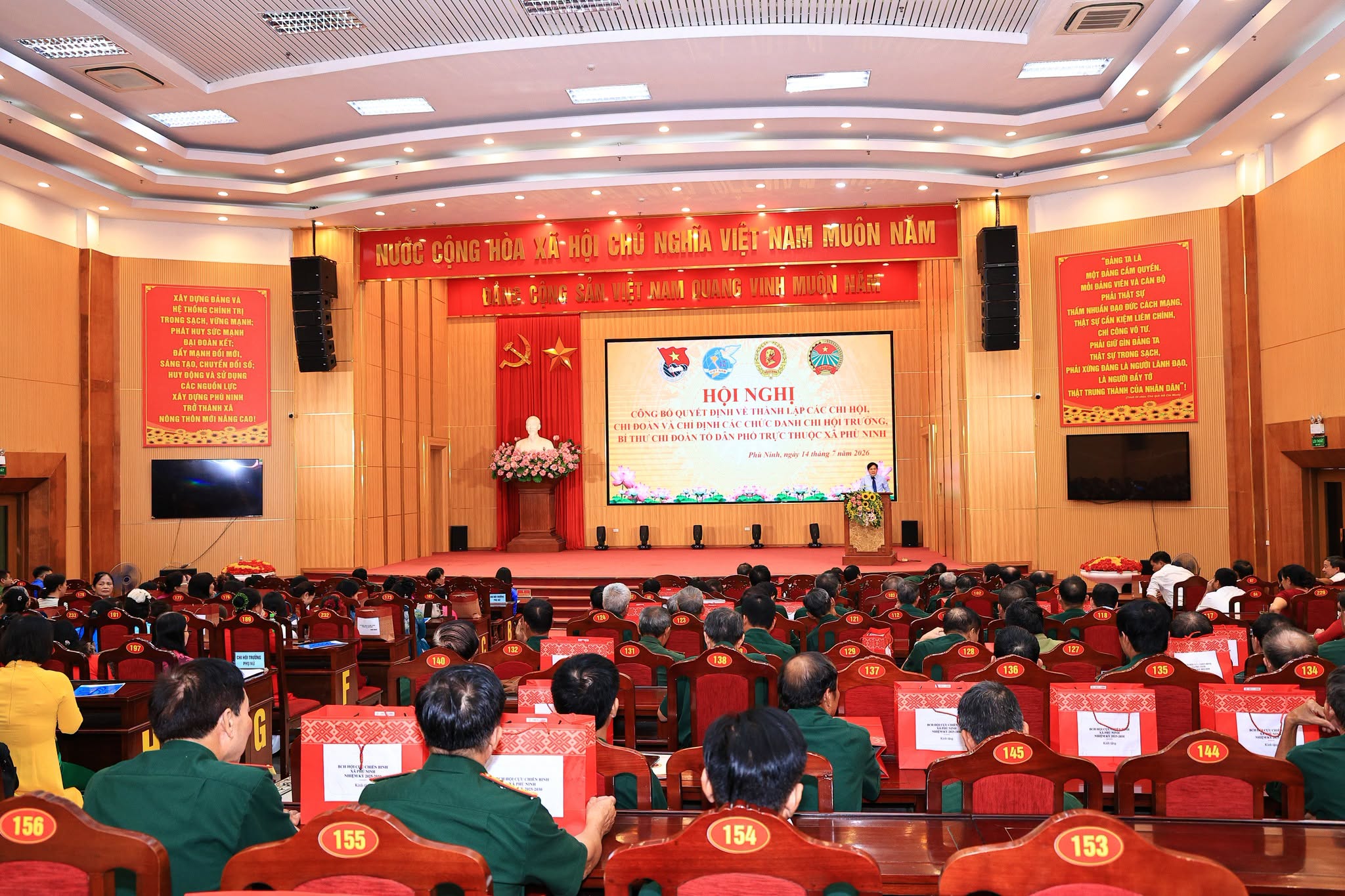 Hội nghị công bố quyết định thành lập các chi hội, chi đoàn tại tổ dân phố sau sắp xếp đơn vị hành chính.