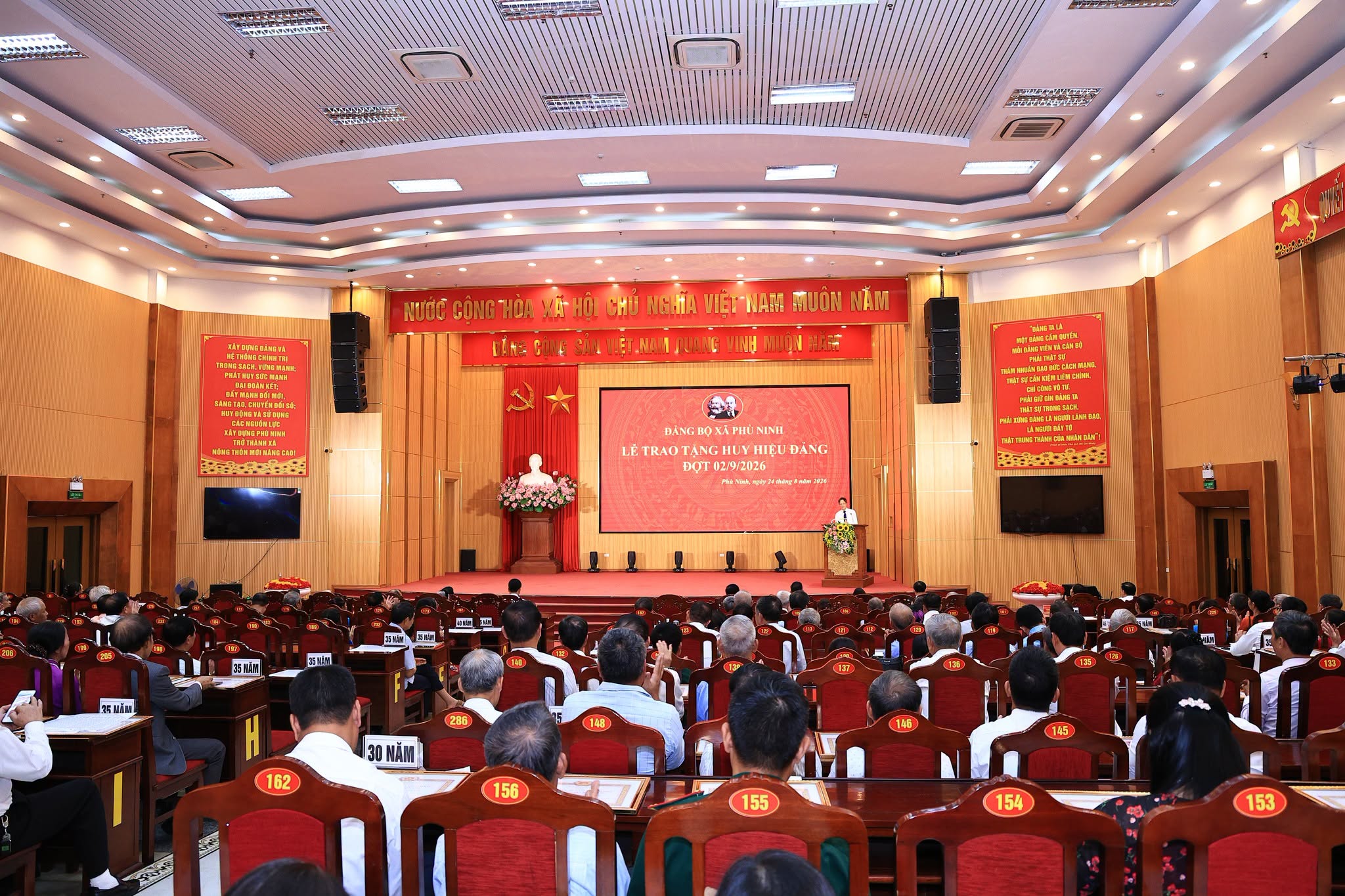 Xã Phù Ninh: 266 Đảng viên vinh dự được trao tặng Huy hiệu Đảng đợt 02/9/2026.