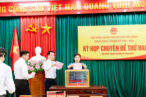 HĐND huyện Phù Ninh khoá XXIII, nhiệm kỳ 2021-2026 tổ chức kỳ họp chuyên đề thứ hai