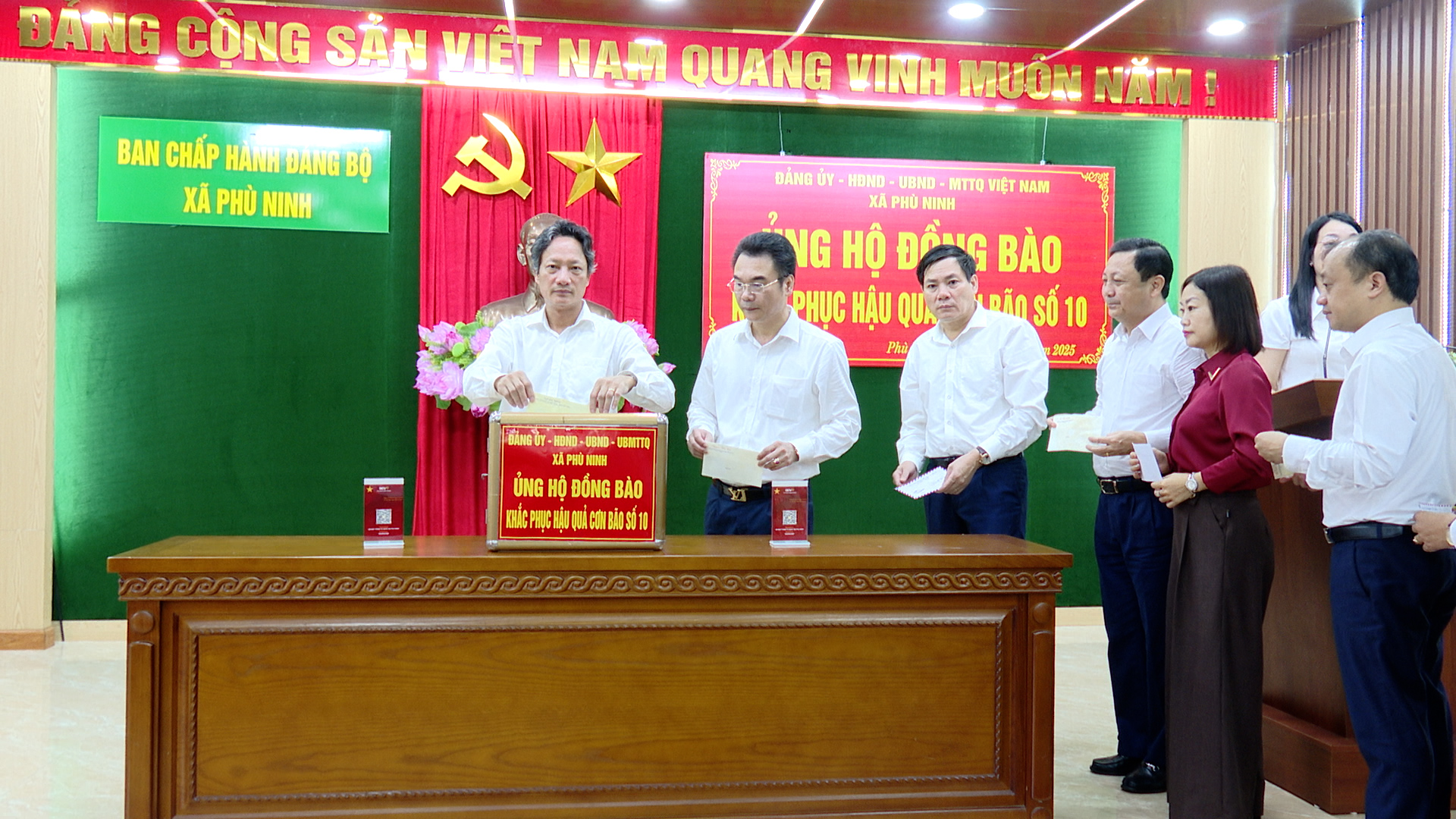 Phù Ninh phát động ủng hộ đồng bào khắc phục hậu quả do cơn bão số 10 gây ra.