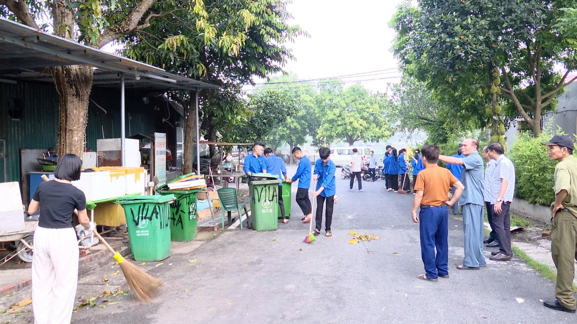 Xã Phù Ninh tổ chức lễ ra quân hưởng ứng phong trào thi đua “toàn dân chung tay bảo vệ môi trường vì một việt nam xanh – sạch – đẹp”.