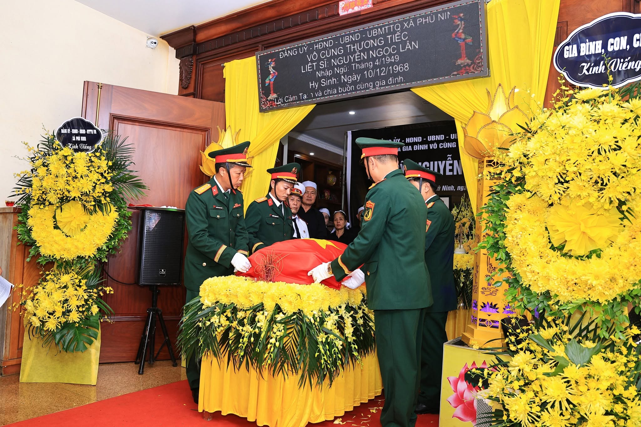 XÃ PHÙ NINH TỔ CHỨC LỄ ĐÓN NHẬN, TRUY ĐIỆU VÀ AN TÁNG HÀI CỐT LIỆT SĨ NGUYỄN NGỌC LÂN