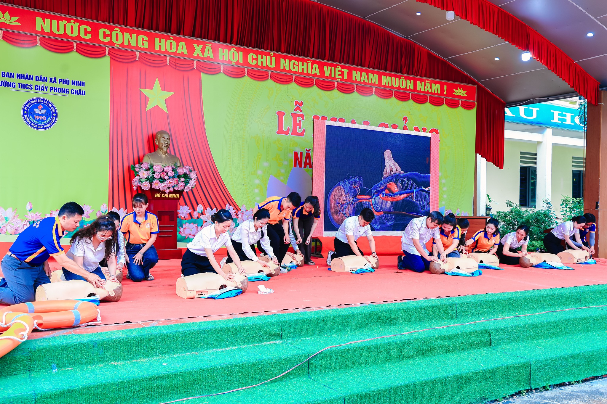 Chương trình đào tạo kỹ năng phòng chống đuối nước và sơ cấp cứu nạn nhân đuối nước năm học 2025 – 2026.