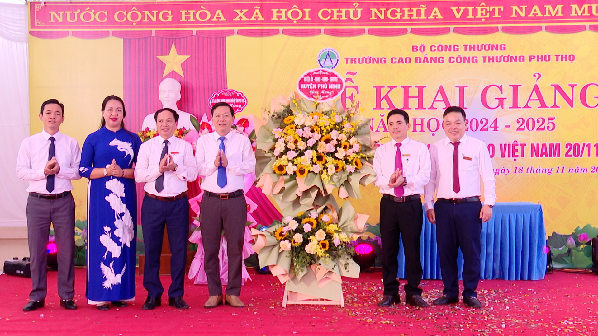 Trường cao đẳng công thương Phú Thọ tổ chức lễ khai giảng năm học mới và kỷ niệm 42 năm ngày Nhà giáo Việt Nam 20/11