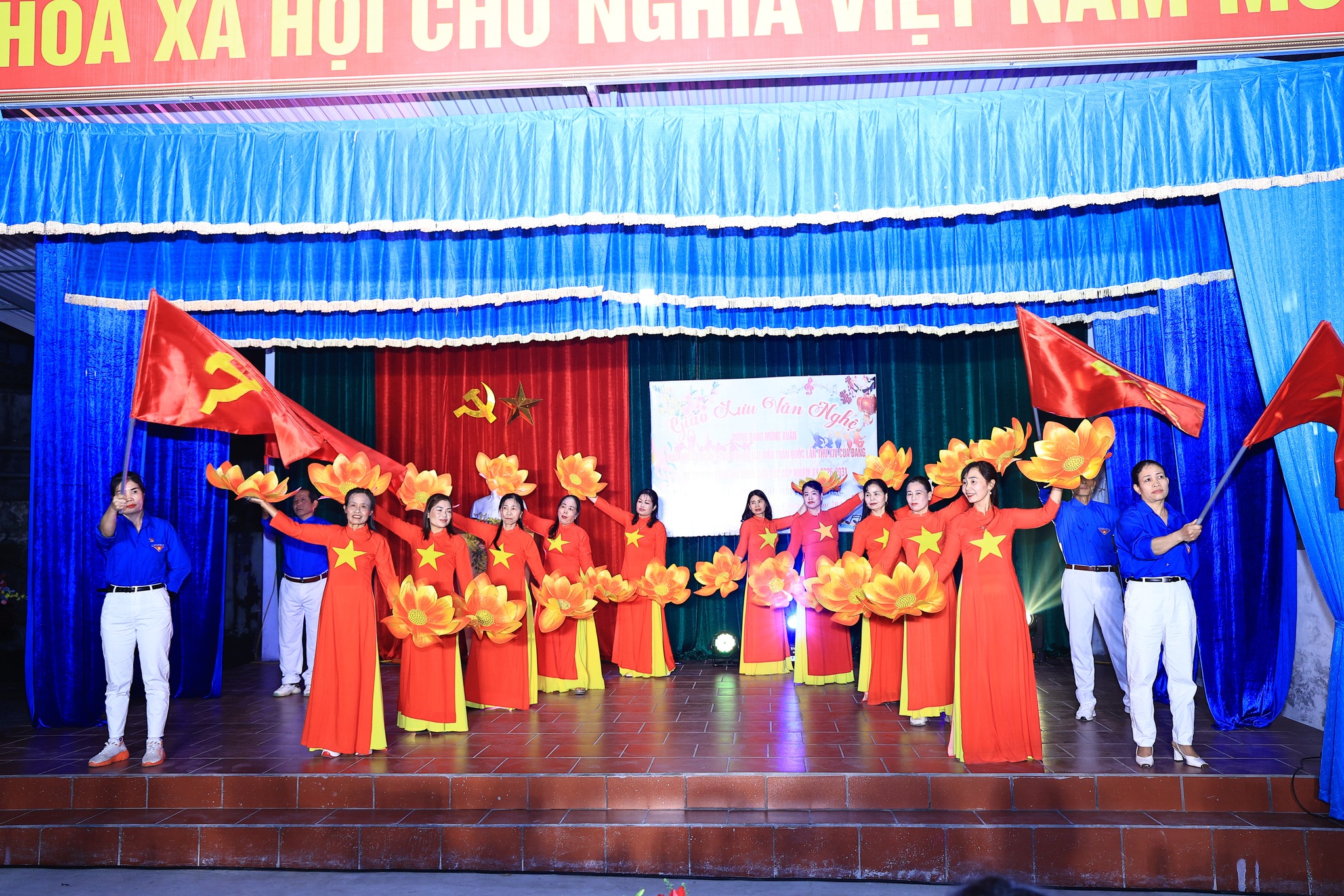 CỤM DÂN CƯ SỐ 01 XÃ PHÙ NINH TỔ CHỨC GIAO LƯU VĂN NGHỆ