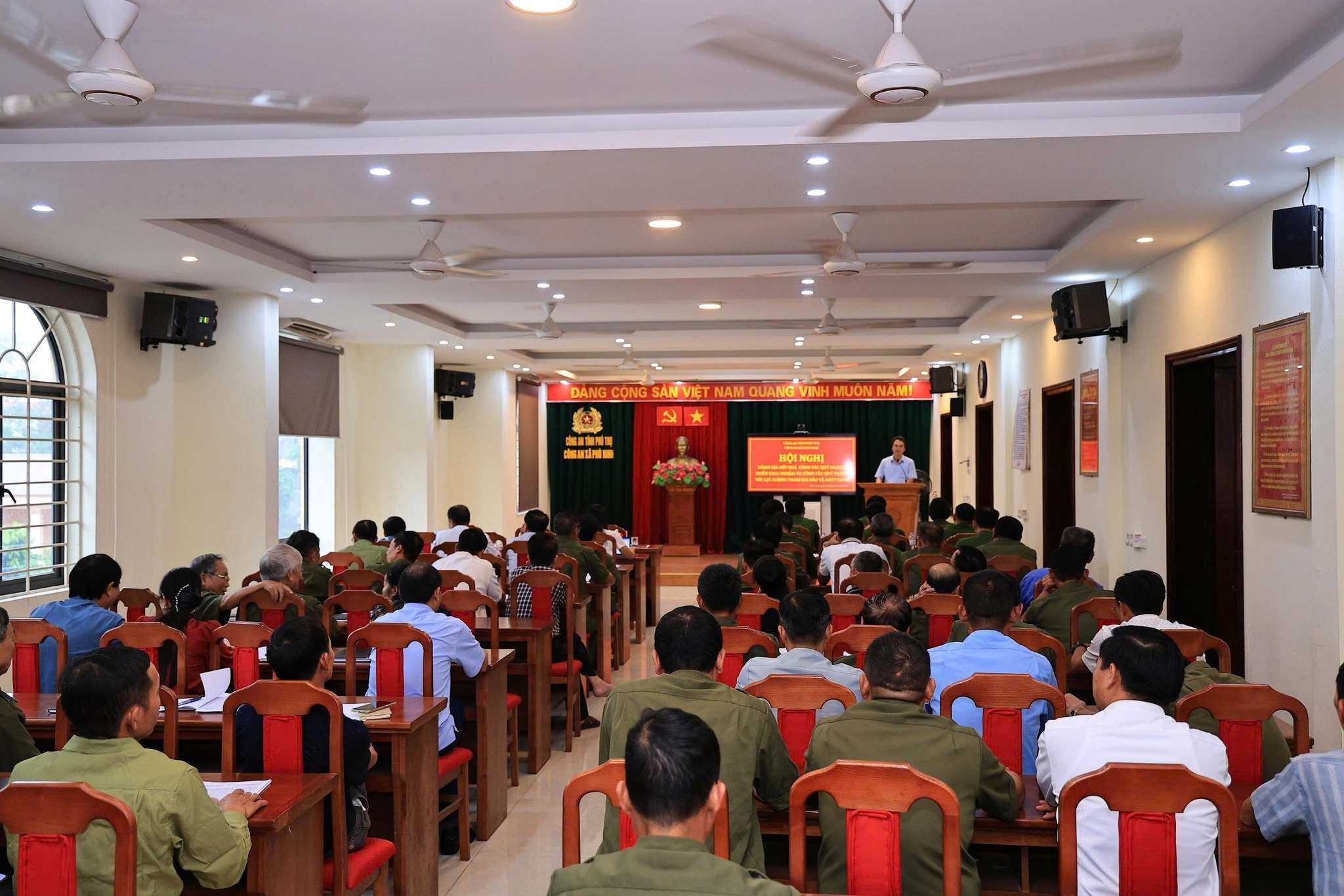 CÔNG AN XÃ PHÙ NINH TỔ CHỨC HỘI NGHỊ GIAO BAN VỚI LỰC LƯỢNG THAM GIA BẢO VỆ AN NINH TRẬT TỰ CƠ SỞ, TRIỂN KHAI NHIỆM VỤ CÔNG TÁC QUÝ IV/2025