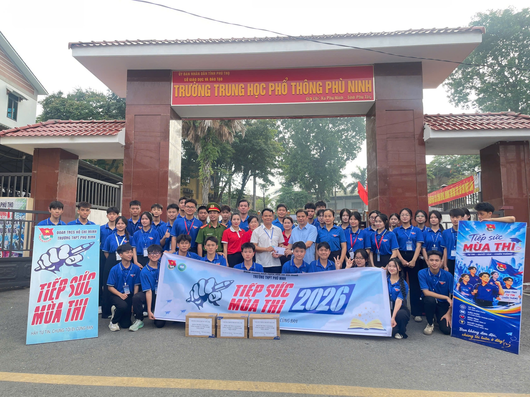 Tuổi trẻ Phù Ninh ra quân chương trình “Tiếp sức mùa thi năm 2026” với nhiều hoạt động thiết thực, ý nghĩa nhằm đồng hành, hỗ trợ các thí sinh tham dự kỳ thi tuyển sinh vào lớp 10 THPT năm học 2026 – 2027.