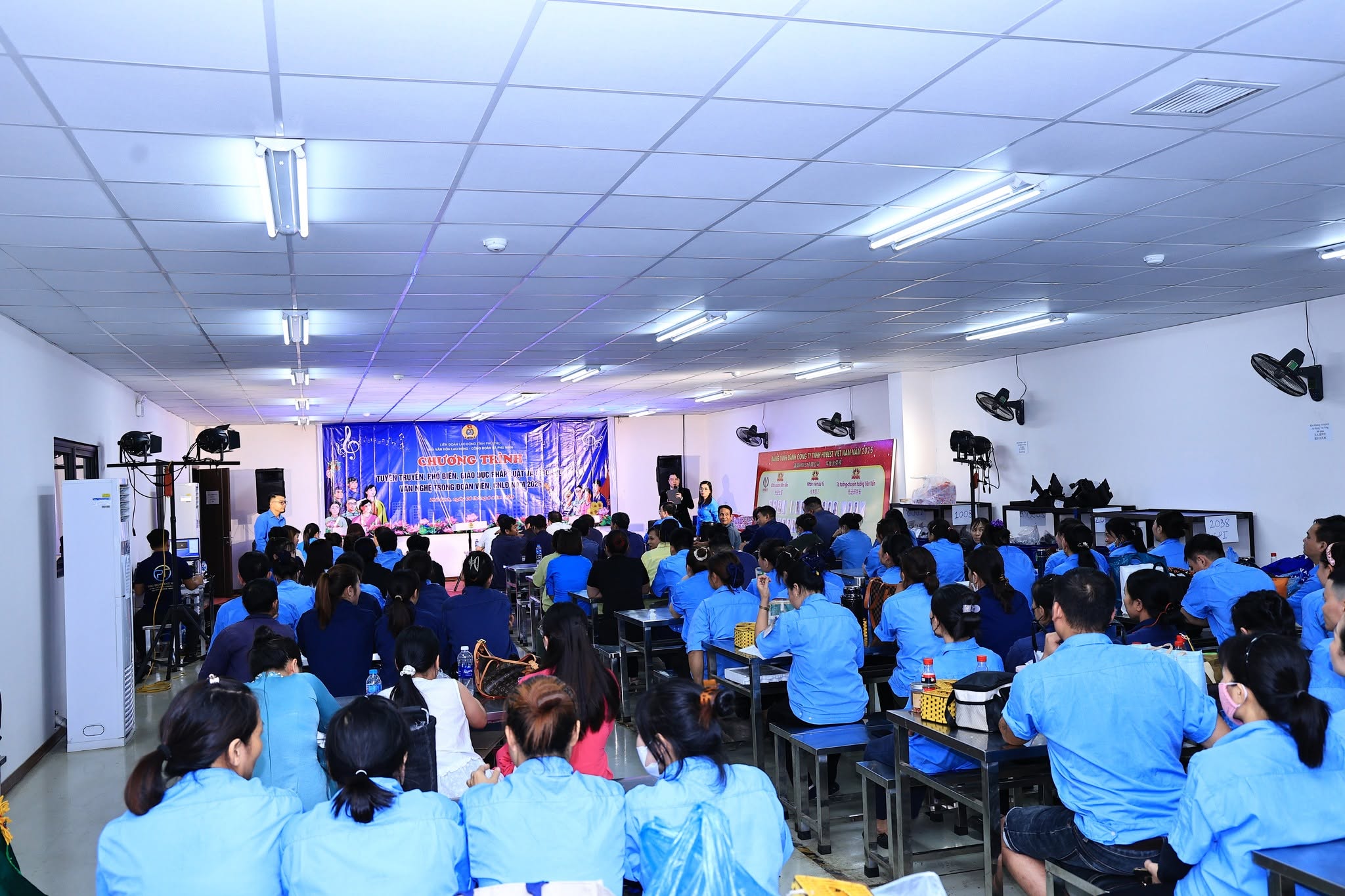 Công đoàn xã Phù Ninh phối hợp tổ chức tuyên truyền, phổ biến giáo dục pháp luật và giao lưu văn nghệ tại Công ty TNHH HyBest Việt Nam