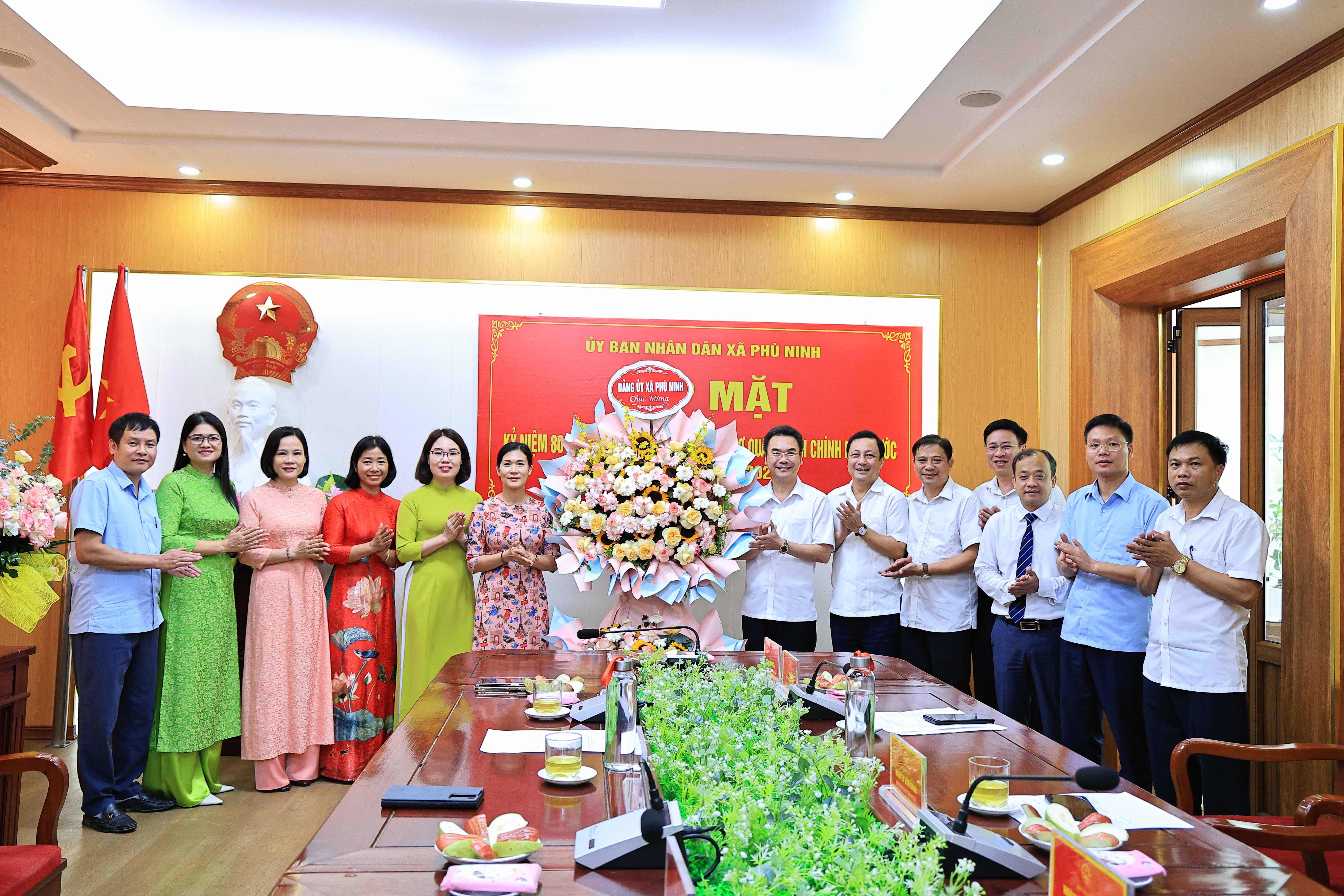 UBND xã Phù Ninh tổ chức gặp mặt kỷ niệm 80 năm ngày truyền thống các cơ quan hành chính nhà nước (28/8/1945 - 28/8/2025).