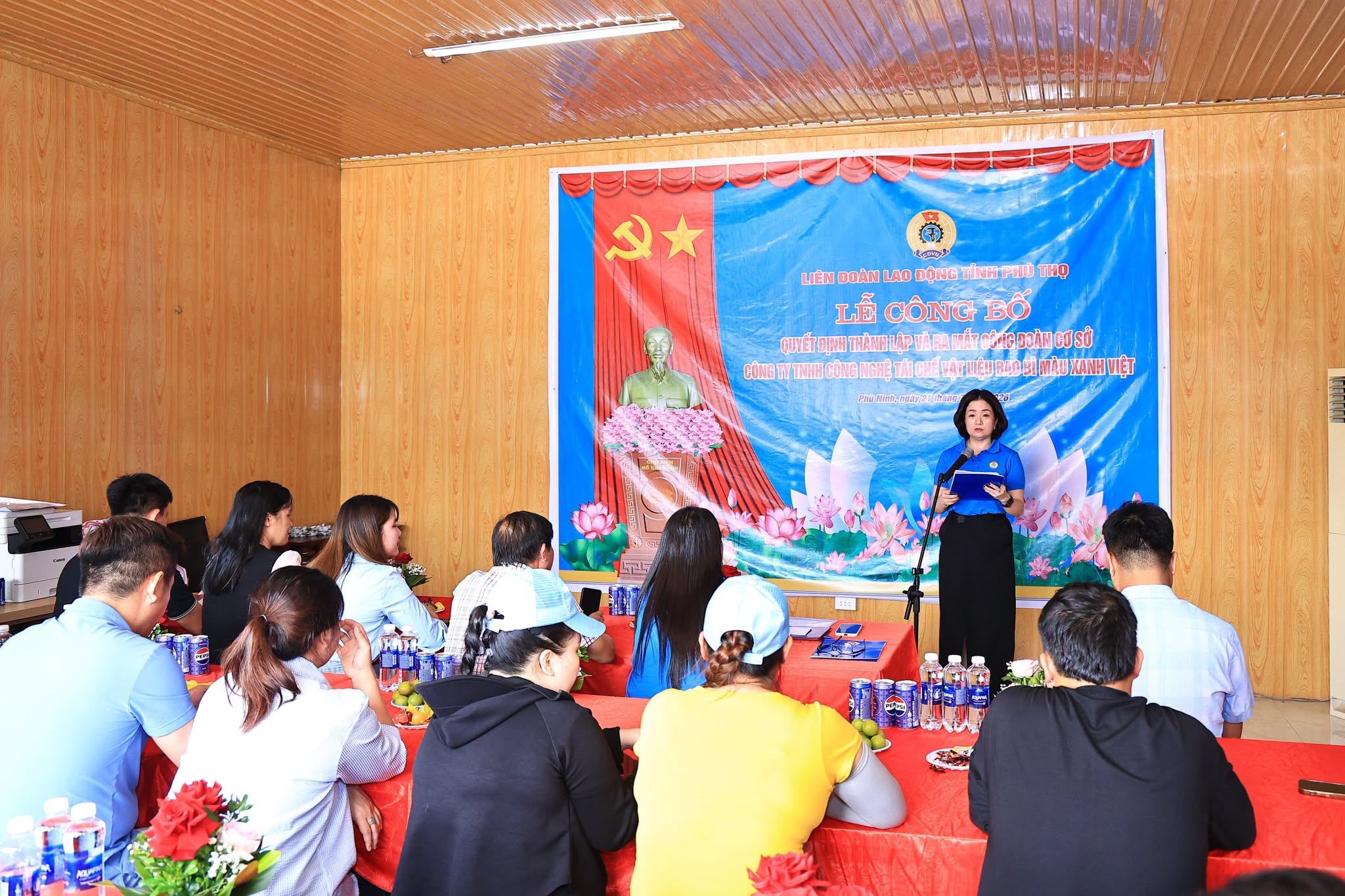 CÔNG ĐOÀN XÃ PHÙ NINH TỔ CHỨC LỄ CÔNG BỐ QUYẾT ĐỊNH THÀNH LẬP VÀ RA MẮT CÔNG ĐOÀN CƠ SỞ CÔNG TY TNHH CÔNG NGHỆ TÁI CHẾ VẬT LIỆU BAO BÌ MÀU XANH VIỆT