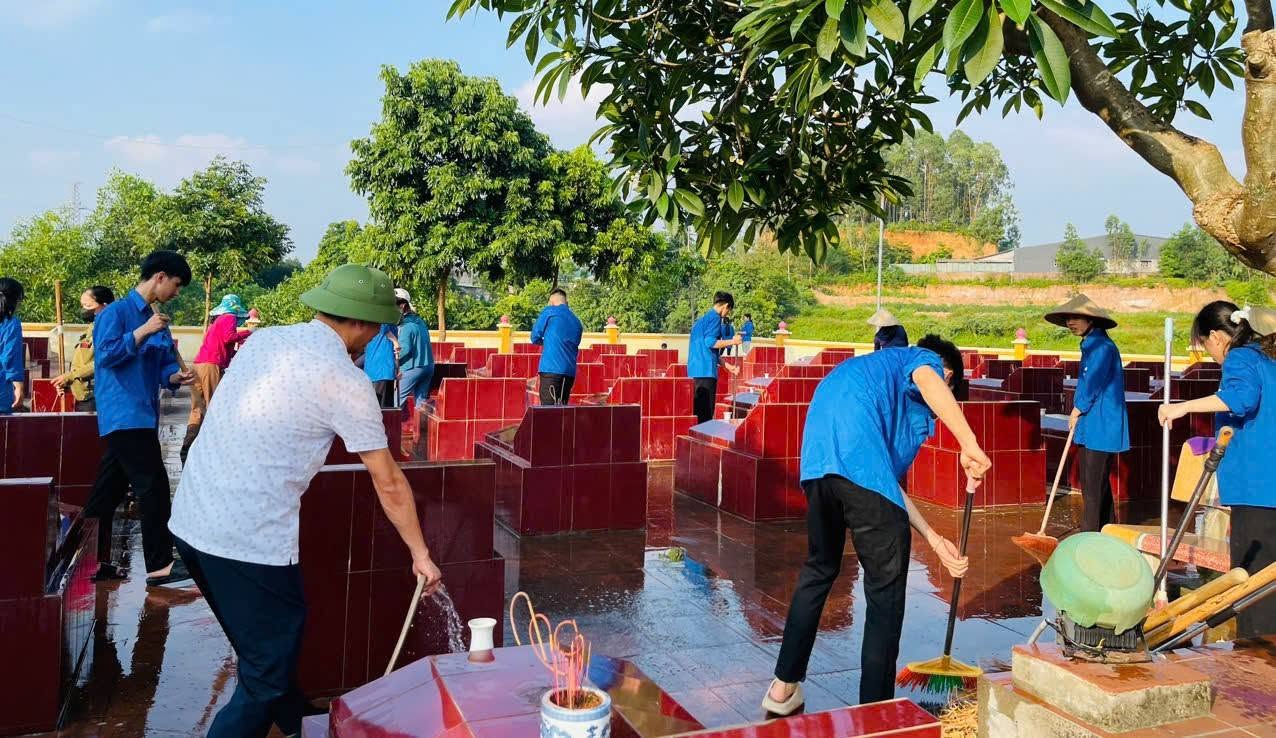 UỶ BAN MẶT TRẬN TỔ QUỐC VIỆT NAM, CÁC TỔ CHỨC CHÍNH TRỊ XÃ HỘI XÃ PHÙ NINH TỔ CHỨC VỆ SINH NGHĨA TRANG LIỆT SỸ – TRI ÂN CÁC ANH HÙNG LIỆT SỸ