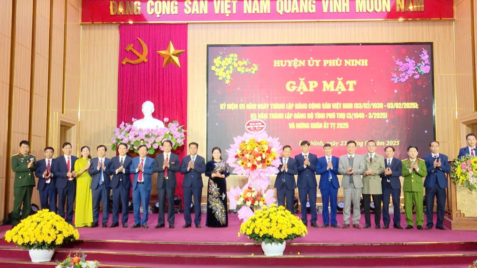 Phù Ninh tổ chức gặp mặt kỷ niệm 95 năm thành lập Đảng cộng sản Việt Nam và 85 thành lập Đảng bộ tỉnh Phú Thọ và mừng xuân Ất Tỵ 2025