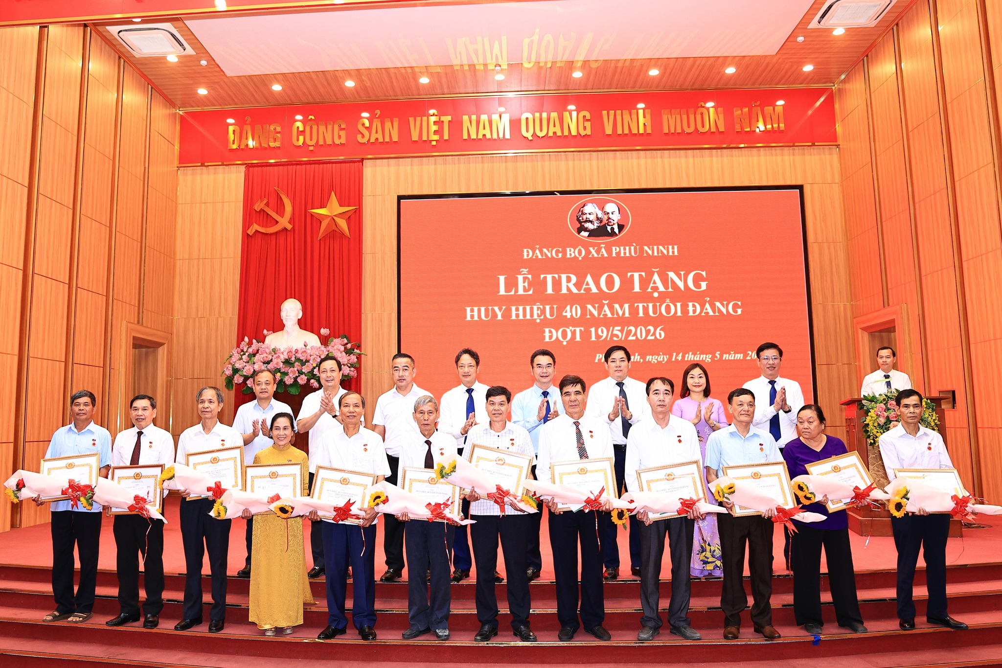 Xã Phù Ninh: 71 Đảng viên vinh dự được trao tặng Huy hiệu Đảng đợt 19/5/2026 