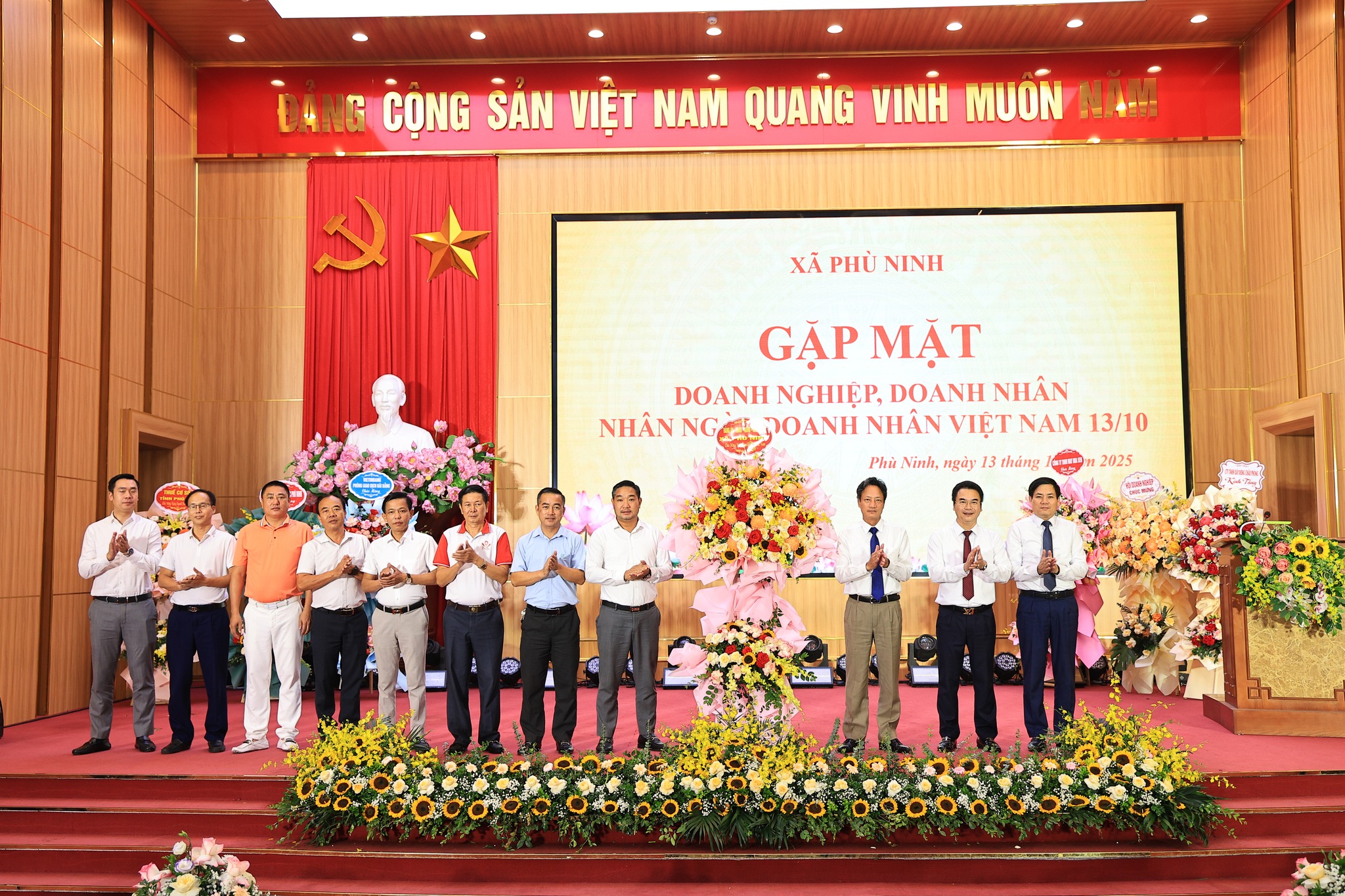 Xã Phù Ninh tổ chức gặp mặt doanh nhân, doanh nghiệp, nhân dịp ngày doanh nhân việt nam (13/10).