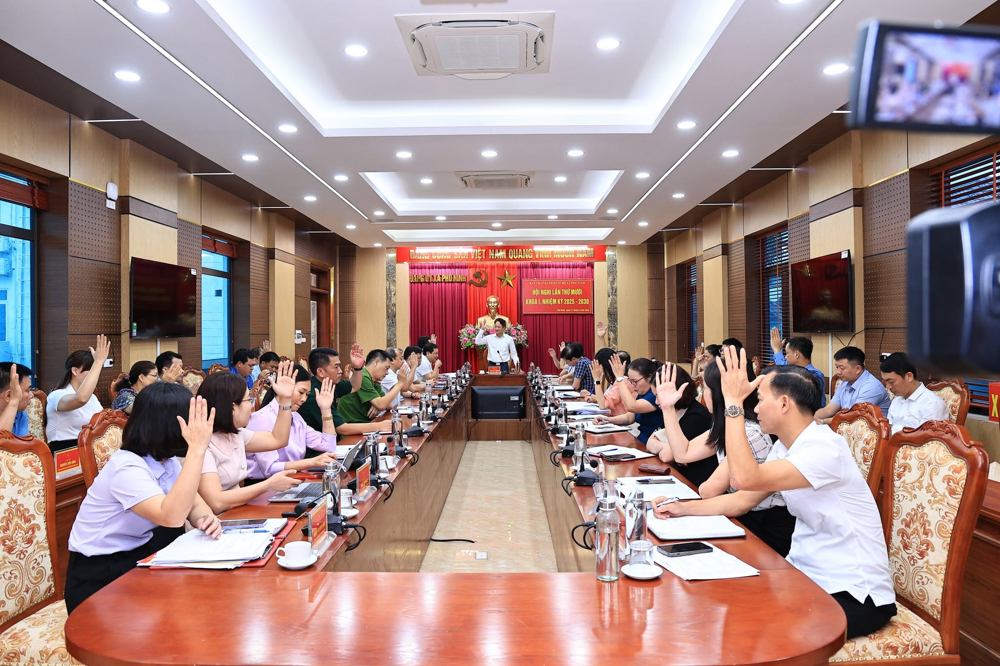 Hội nghị Ban Chấp hành Đảng bộ xã Phù Ninh thống nhất thông qua đề án sắp xếp, thành lập chi bộ tổ dân phố mới, sẵn sàng vận hành bộ máy từ ngày 1/7.