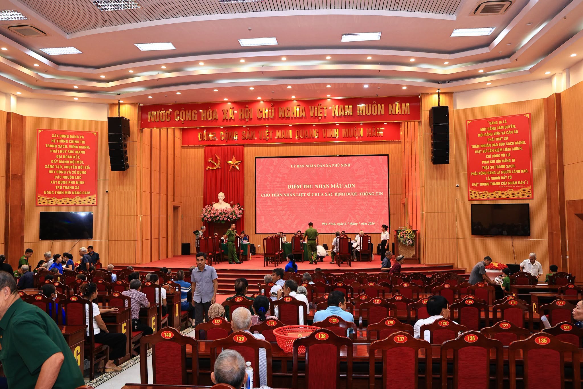 Xã Phù Ninh tổ chức điểm thu nhận mẫu ADN thân nhân của liệt sỹ chưa xác định được danh tính.
