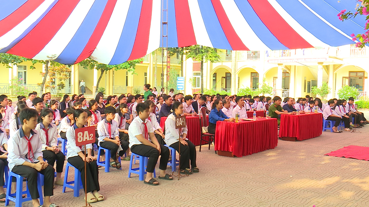 Phòng Giáo dục và Đào tạo huyện Phù Ninh tổ chức chương trình Tuyên truyền, phổ biến pháp luật hưởng ứng ngày Pháp luật Việt Nam năm 2024